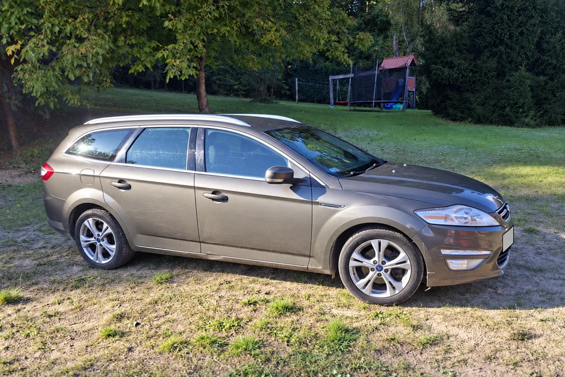 Ford Mondeo — kombi, kolor szarobrązowy; samochód kupiony przez Skup Aut Turbo