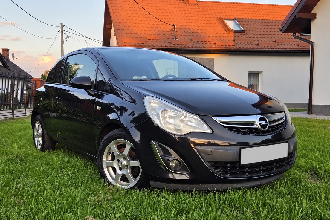 Opel Corsa — hatchback, kolor czarny; samochód kupiony przez Skup Aut Turbo