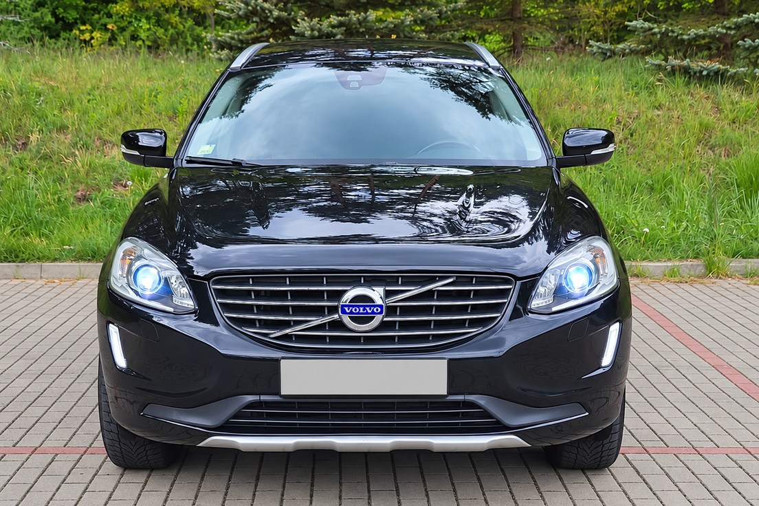 Volvo XC60 — SUV, kolor czarny; samochód kupiony przez Skup Aut Turbo